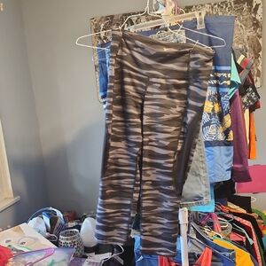 Old Navy Zebra Print Gray and Black Dry Active Leggings Size M